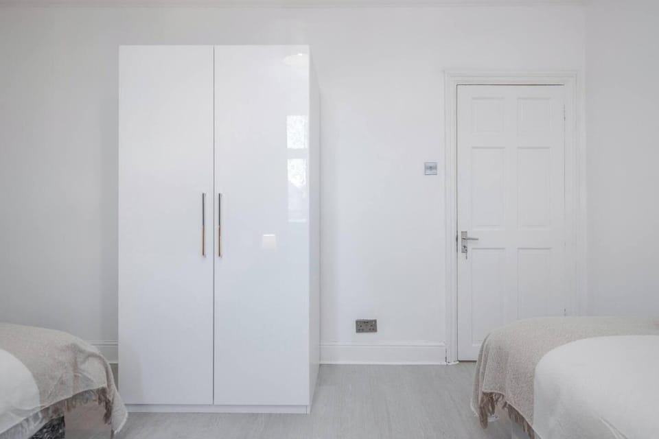 Bed, Bedroom, wardrobe