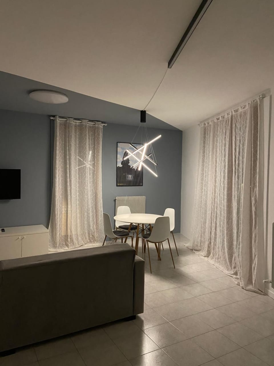 TV and multimedia, Living room, Seating area, Dining area