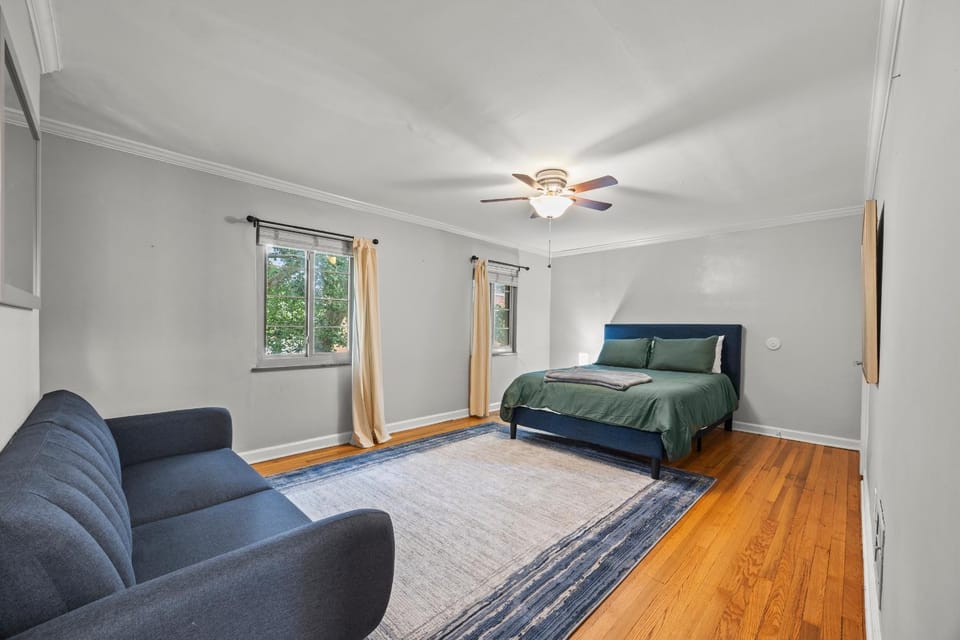 Photo of the whole room, Bedroom