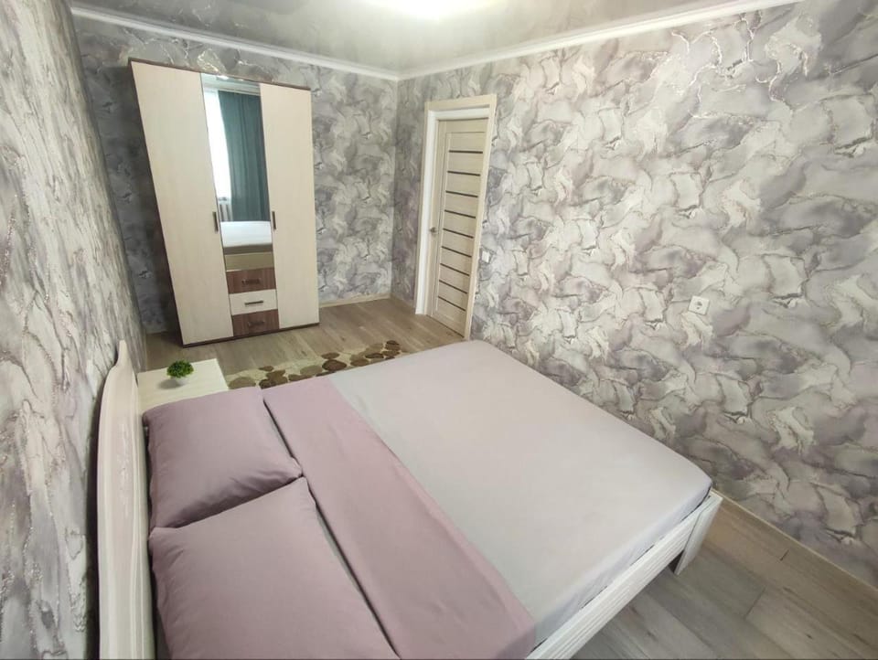 2-х комнатная квартира в центре на ул.Бородина 107 Apartment in Kazakhstan