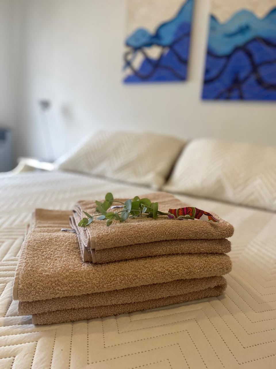 Bedroom, towels