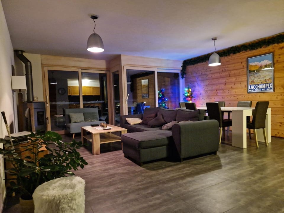 Communal lounge/ TV room