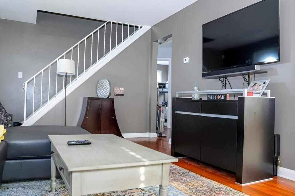 Spacious 4BR Close to Airport for Work and Families House in Ohio