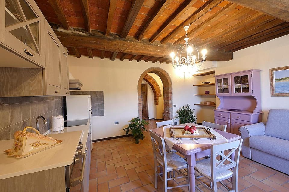 Kitchen or kitchenette, Living room, Seating area, Dining area, pet friendly