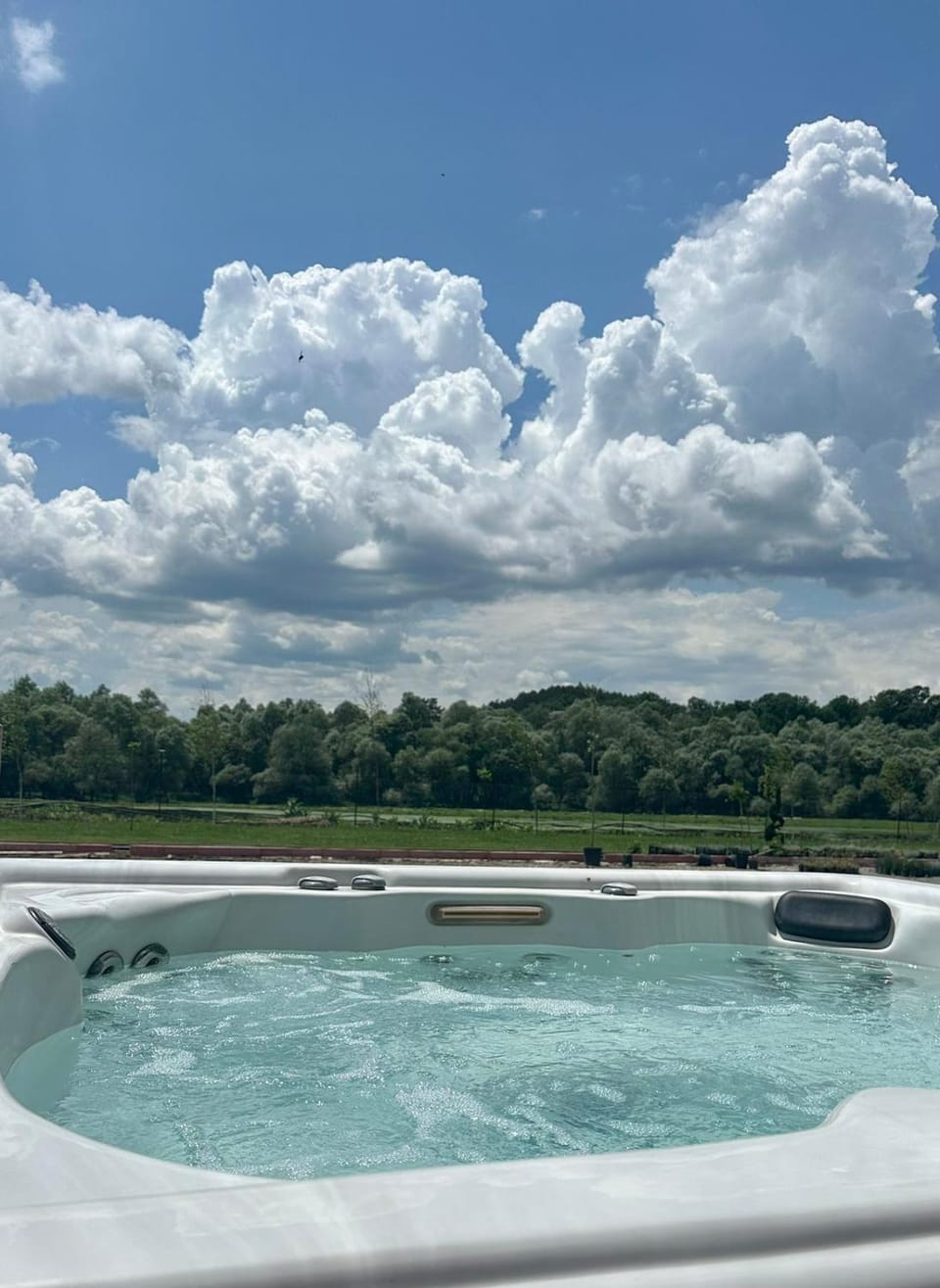 Natural landscape, Hot Tub, Spa and wellness centre/facilities, Pool view