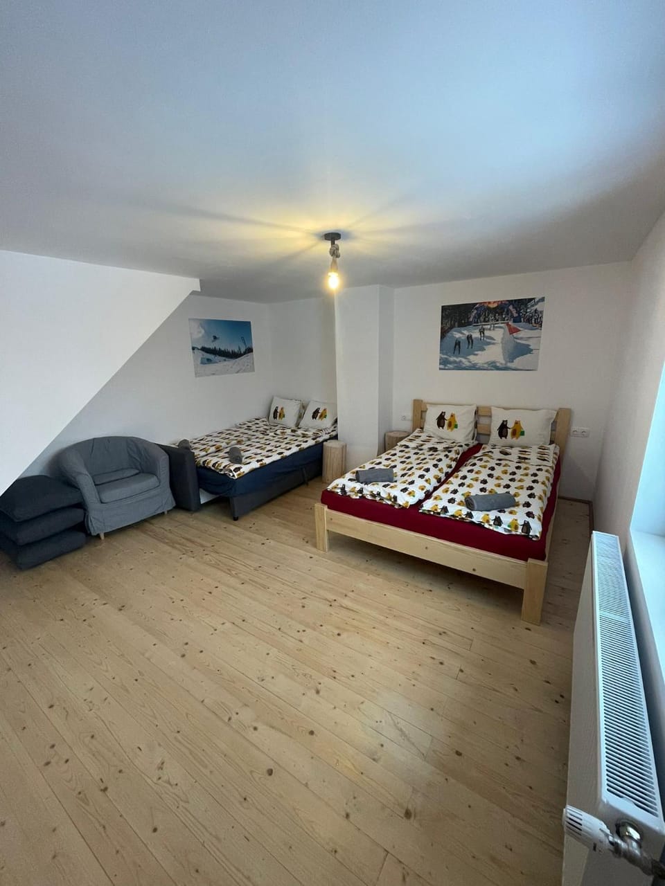 Bed, Seating area, Bedroom