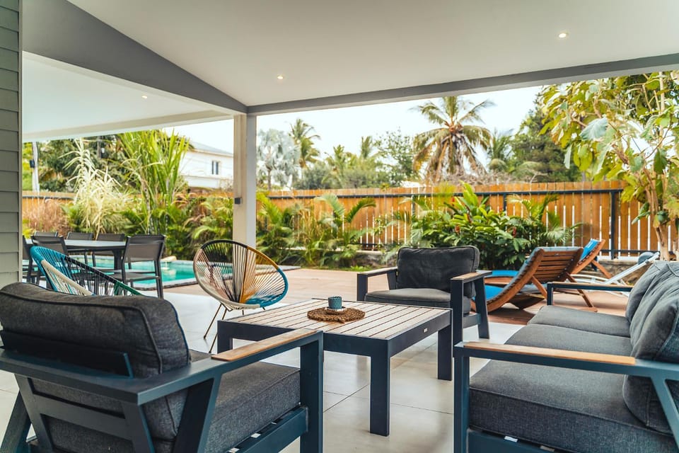 Patio, Day, Garden, View (from property/room), Balcony/Terrace, Living room, Garden view, Pool view, Swimming pool, sunbed