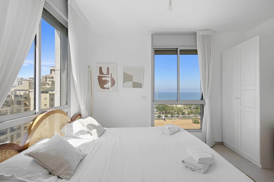 Bed, Photo of the whole room, Sea view