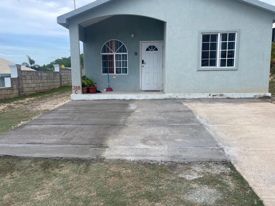 Ocean view with free beach access, pool and water park Apartment in St. Ann Parish