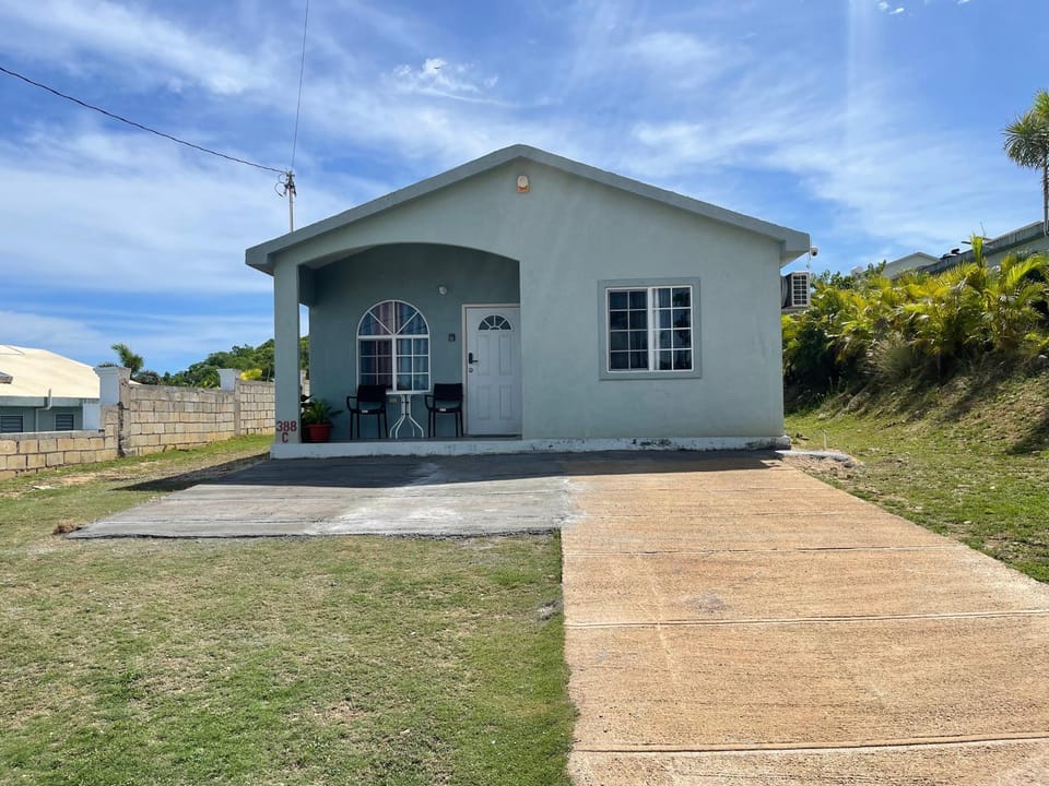 Ocean view with free beach access, pool and water park Apartment in St. Ann Parish