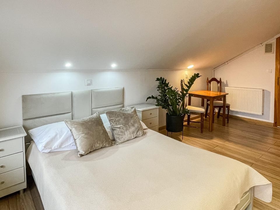 Bed, Photo of the whole room