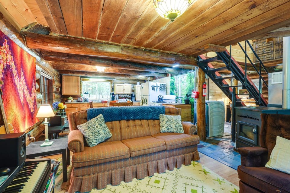 Cozy Elizabethtown Cabin w/ Fire Pit! Cabin in Adirondack Mountains