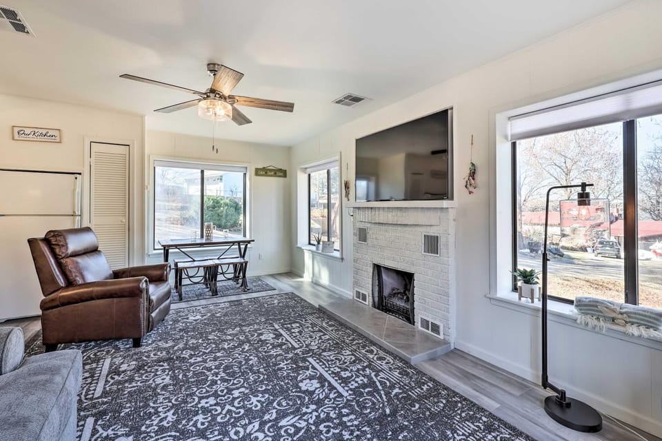 Lakefront Grove Cabin Shared Dock and Seasonal Pool Cabin in Ozark Mountains