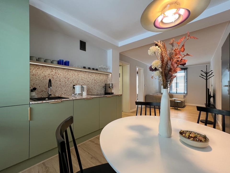 Coffee/tea facilities, Kitchen or kitchenette, Dining area, kitchen, kitchen