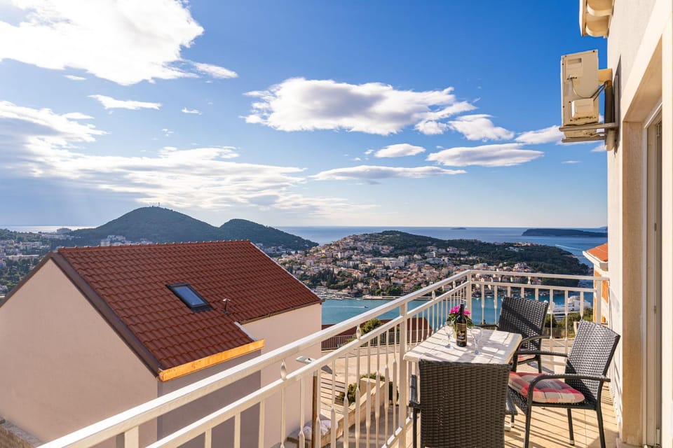 View (from property/room), Balcony/Terrace, Sea view