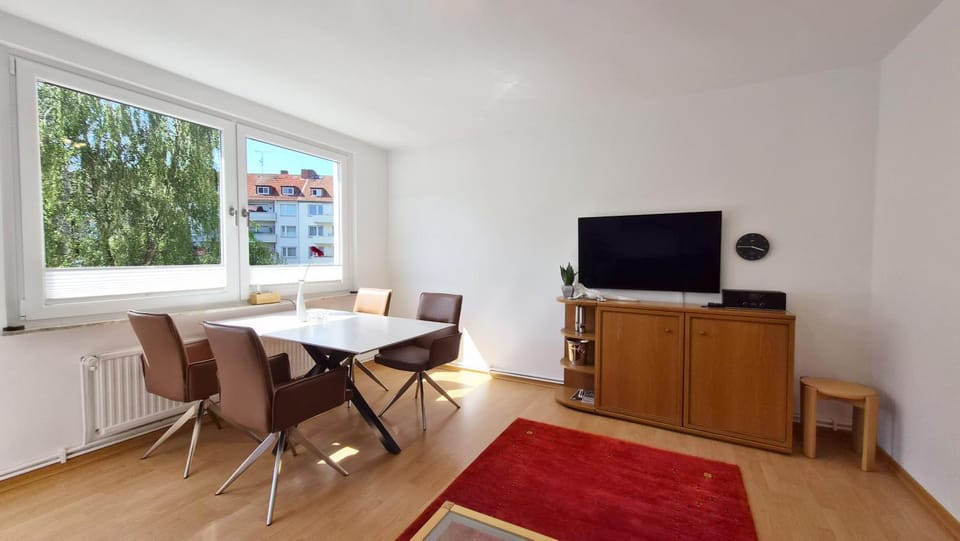 TV and multimedia, Living room, Seating area, Dining area, Evening entertainment