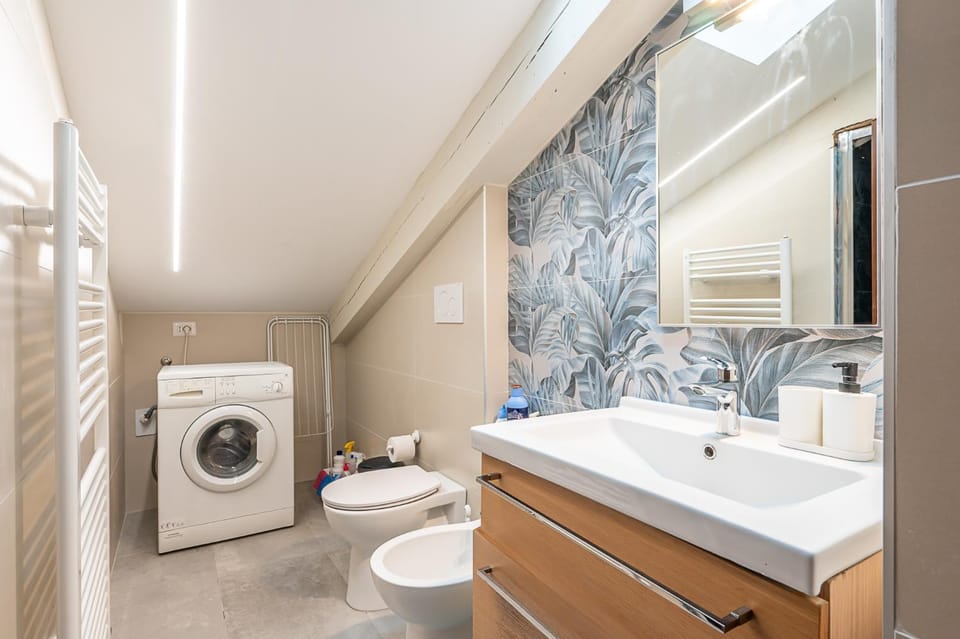 Bathroom, washing machine