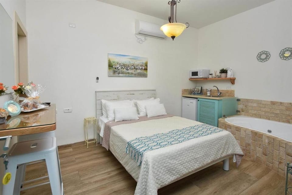 Bed, Kitchen or kitchenette
