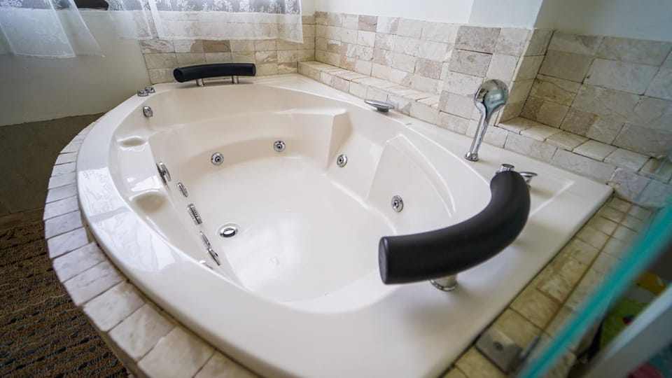Hot Tub, Bathroom