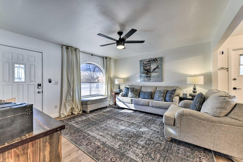 Furnished Patio! Downtown Gilbert Retreat House in Gilbert