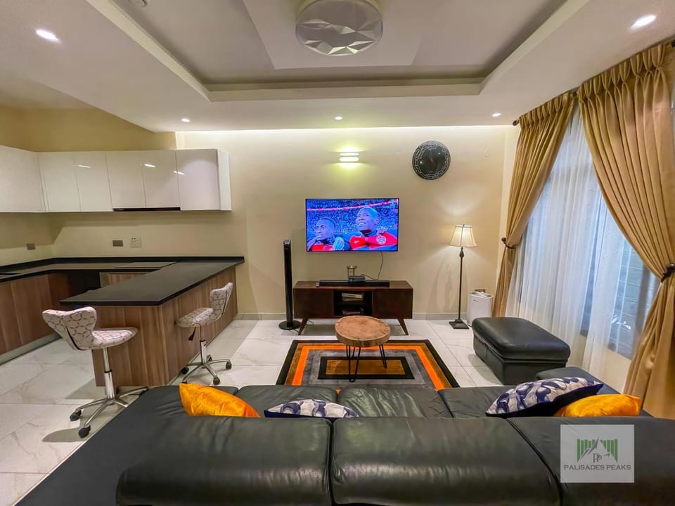TV and multimedia, Living room, Seating area, Dining area