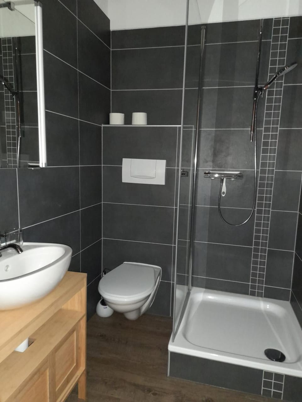 Shower, Toilet