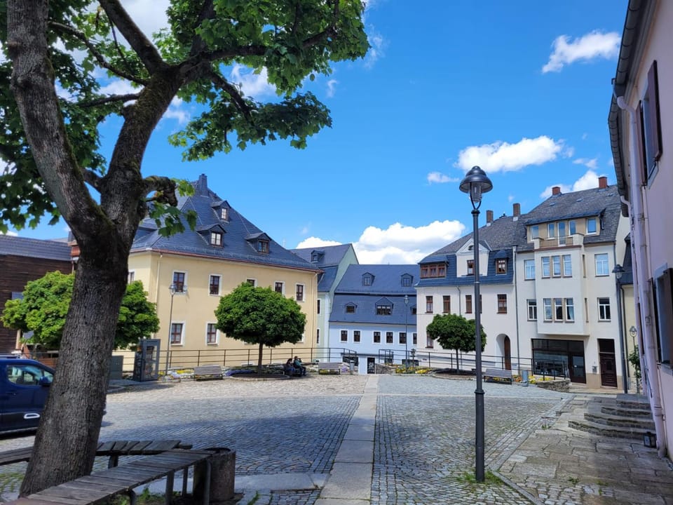 Neighbourhood, Street view, Location