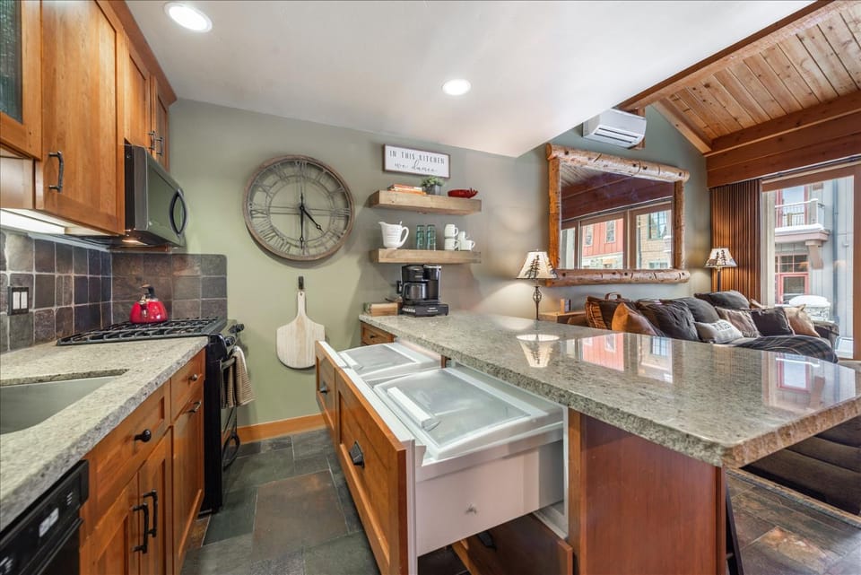 Northstar Village Condo 2 full Bath Great Location Apartment in Northstar Drive