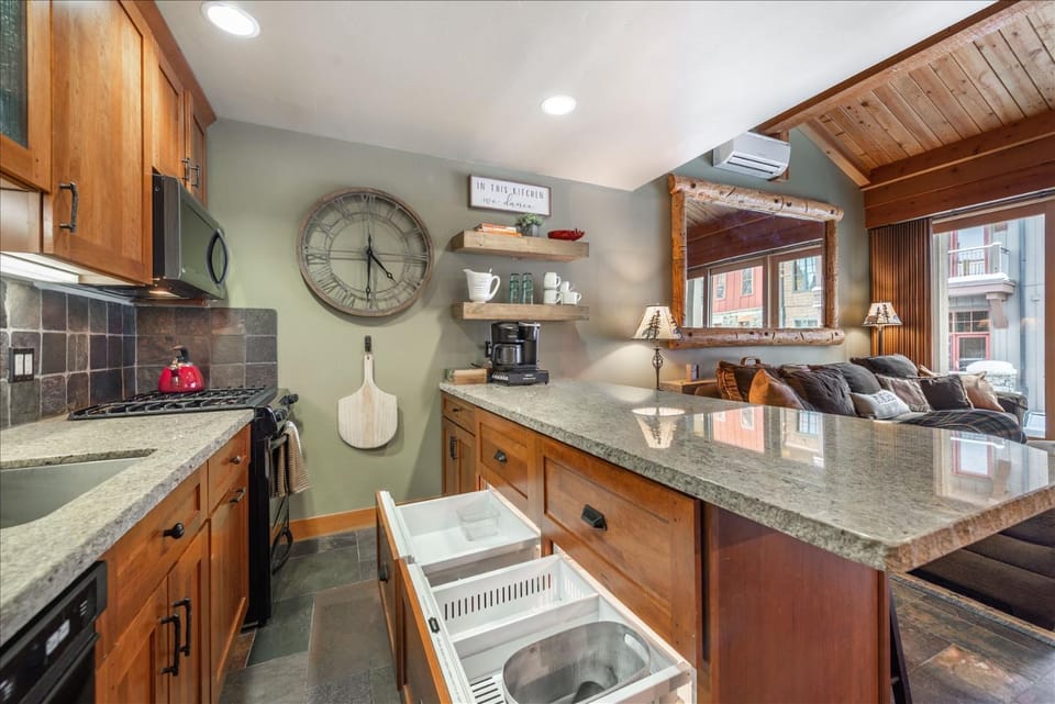 Northstar Village Condo 2 full Bath Great Location Apartment in Northstar Drive