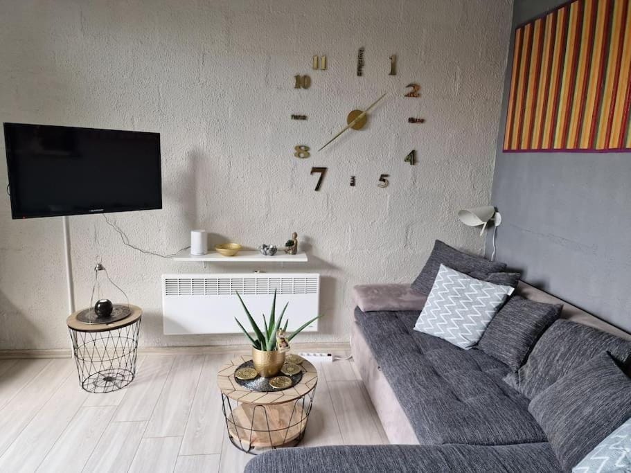 Communal lounge/ TV room, TV and multimedia, Living room, Seating area