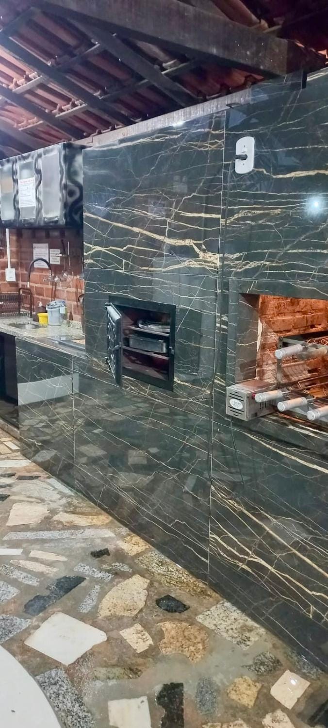 BBQ facilities, Kitchen or kitchenette, oven, stove