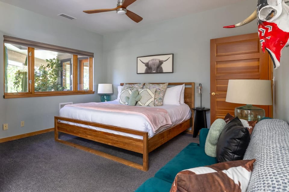 Birders, botanist and hikers’ oasis in FLG House in Flagstaff
