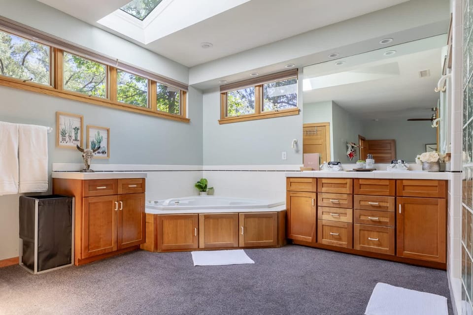 Birders, botanist and hikers’ oasis in FLG House in Flagstaff