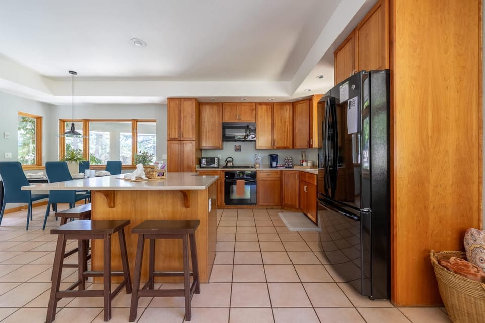 Birders, botanist and hikers’ oasis in FLG House in Flagstaff