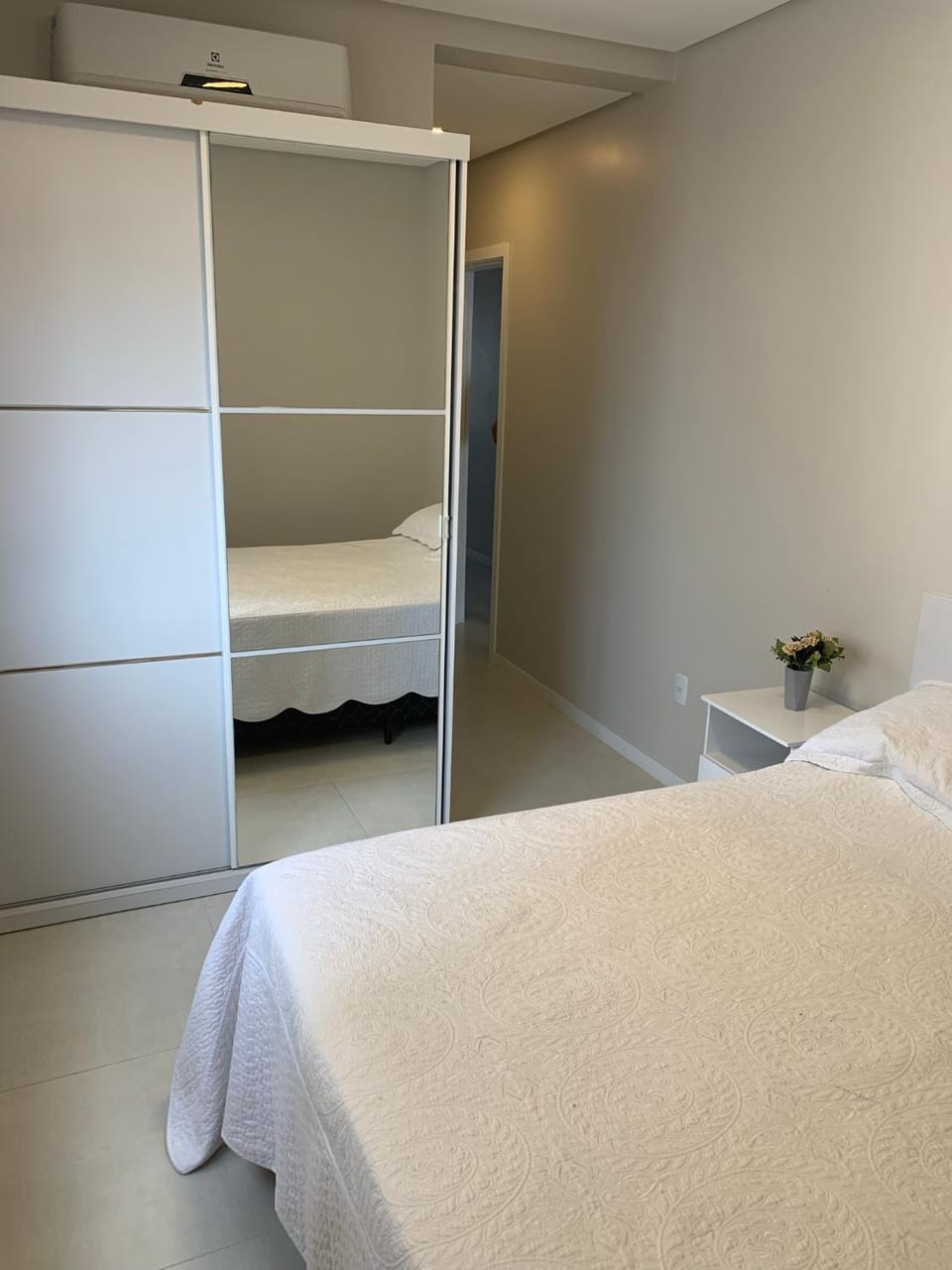 Excelente apartamento à 200 metros da praia de Palmas Apartment in Florianopolis