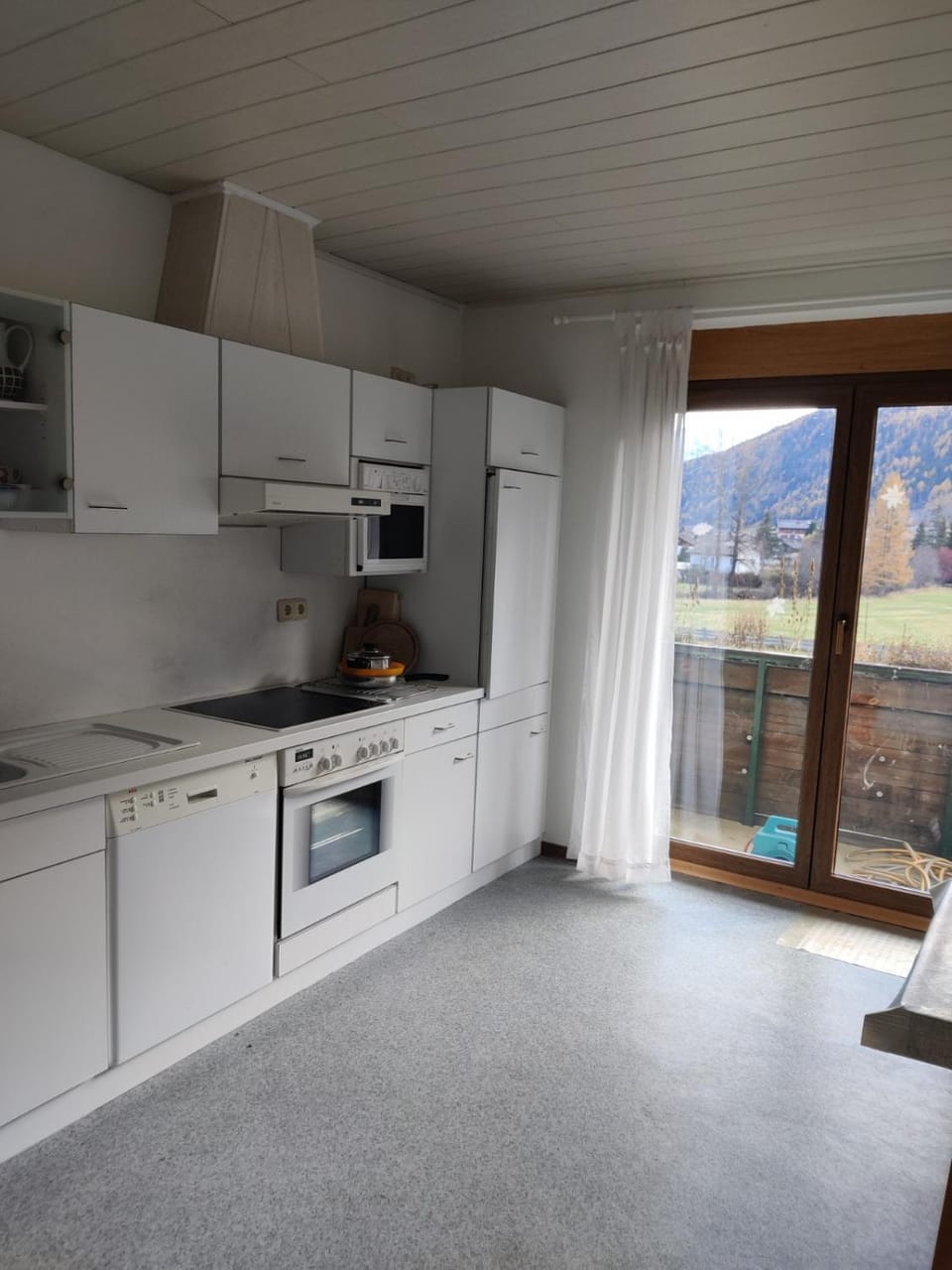 dishwasher, pet friendly, kitchen