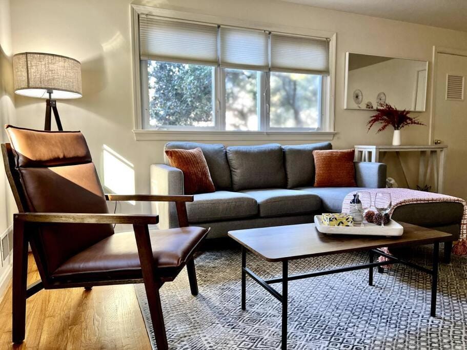 NEW 3 BRD Modern Urban Gateway Apartment in Arlington