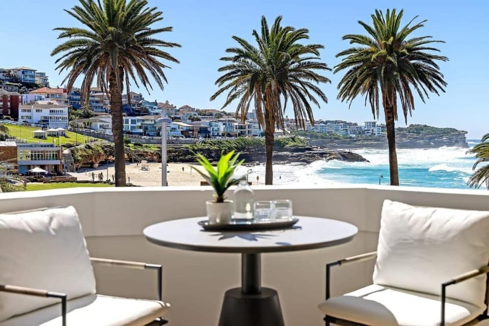 Absolute Seafront Bronte Apartment in Sydney