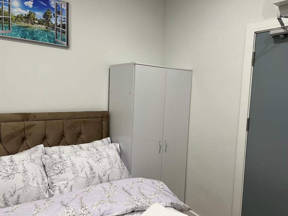 JJ Serviced Apartment - Close to Tube Station & Near Central London & Wembley Apartment in London Borough of Ealing