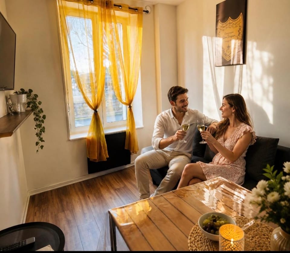 Fine bulle terrasse -5 min gare -centre ville -Parking -RDC Apartment in Epernay