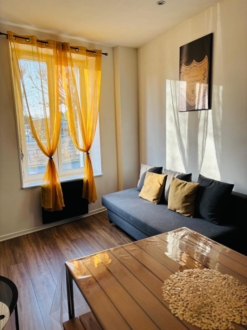 Fine bulle en Champagne - 1 chambre - Terrasse - RDC - Parking - centre ville Apartment in Epernay