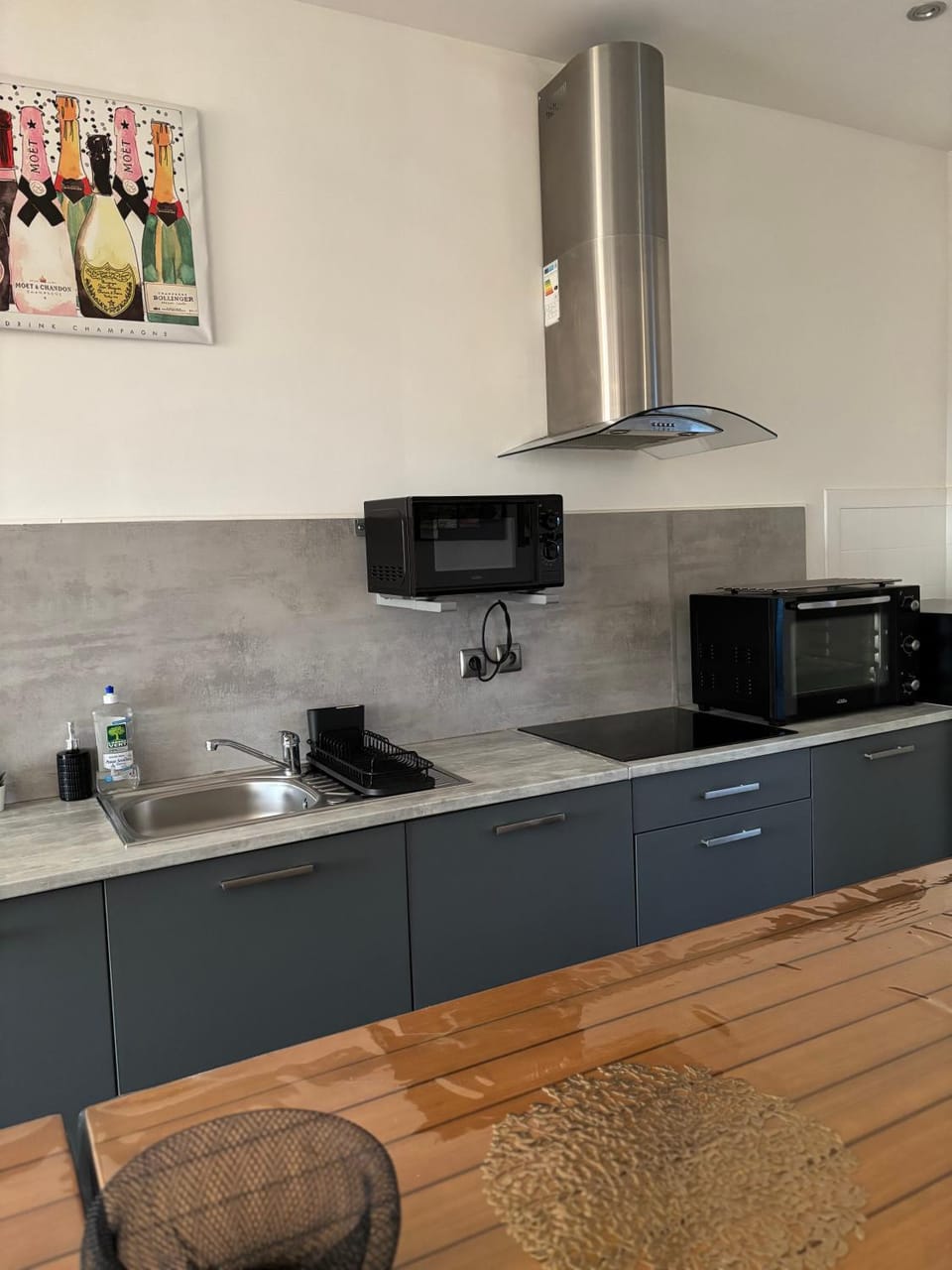 Fine bulle en Champagne - 1 chambre - Terrasse - RDC - Parking - centre ville Apartment in Epernay