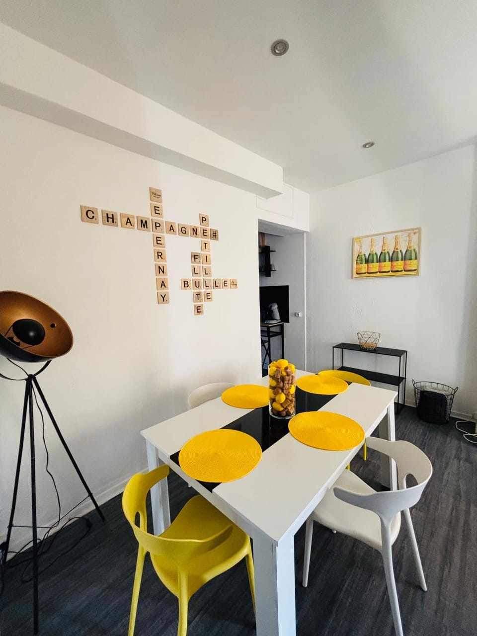 Pétille en champagne - 1 chambre - Terrasse - RDC -centre ville -Parking Apartment in Epernay
