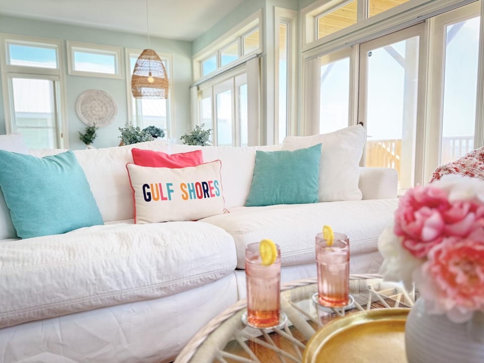 Oceanfront/Zero Steps to Beach/Views/4BR House in West Beach