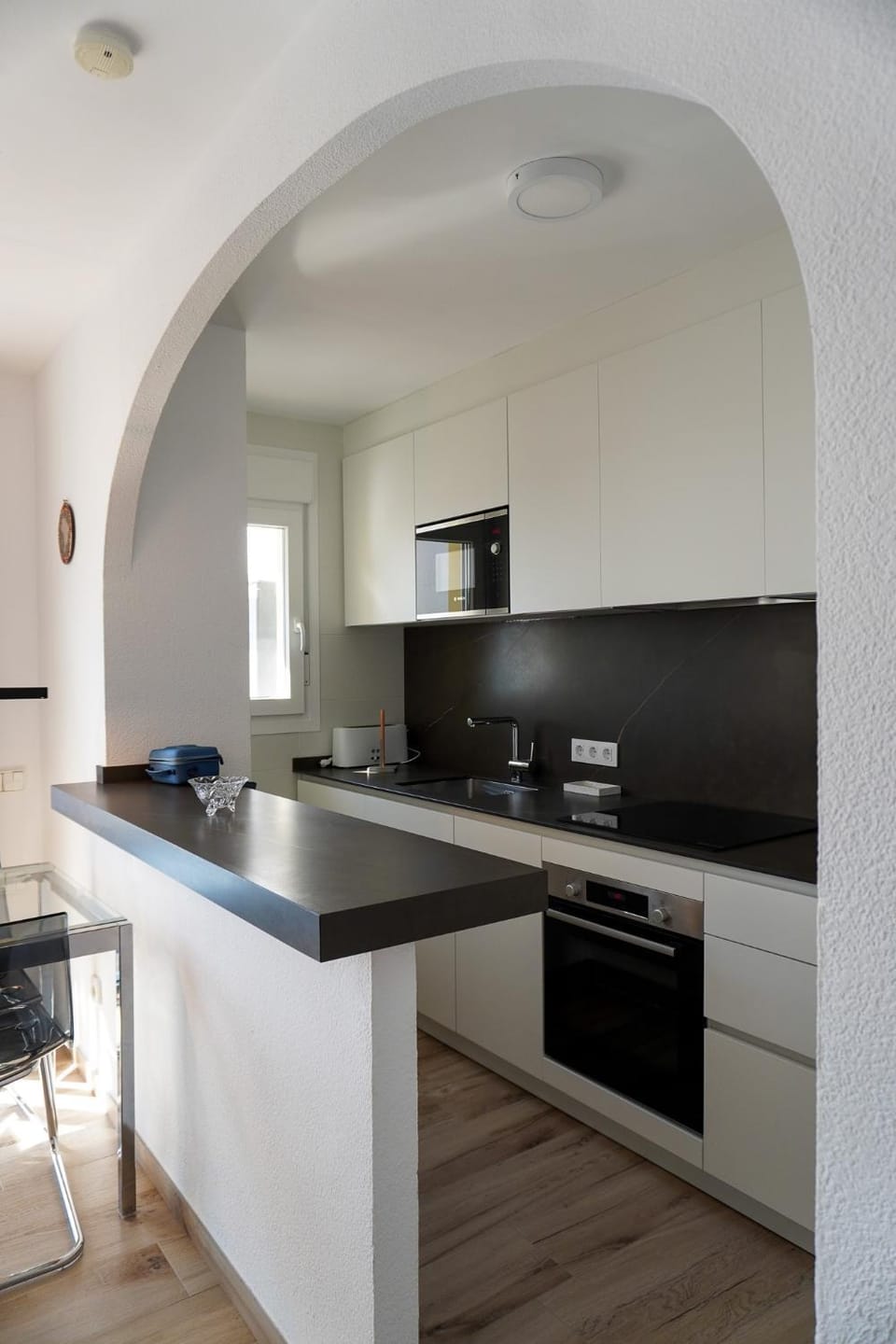 Kitchen or kitchenette, Dining area, oven, stove