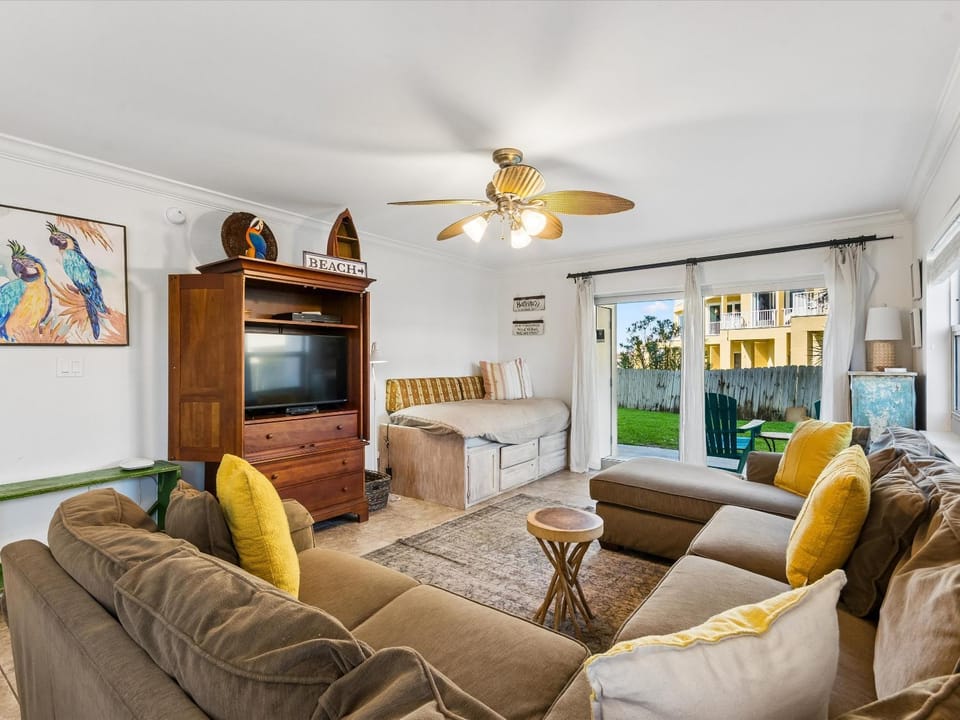 TV and multimedia, Living room, Seating area, furniture