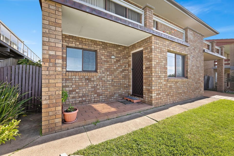 1 15 Dalmeny Drive Kianga House in Narooma