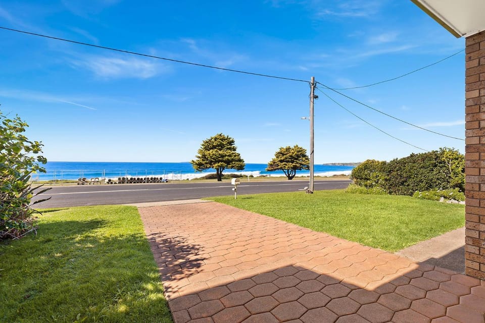 1 15 Dalmeny Drive Kianga House in Narooma
