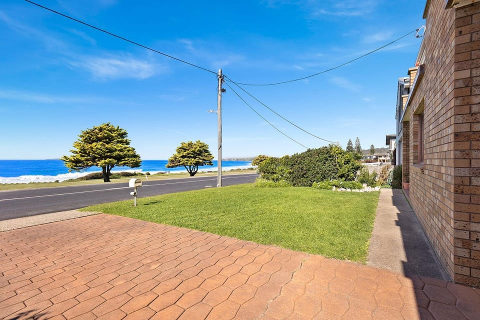 1 15 Dalmeny Drive Kianga House in Narooma