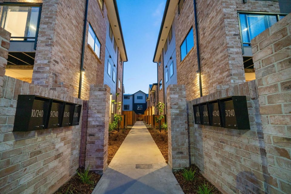 Property building, Neighbourhood